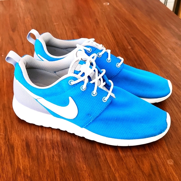 Nike Rosche One Youth Running Shoe - Picture 7 of 7